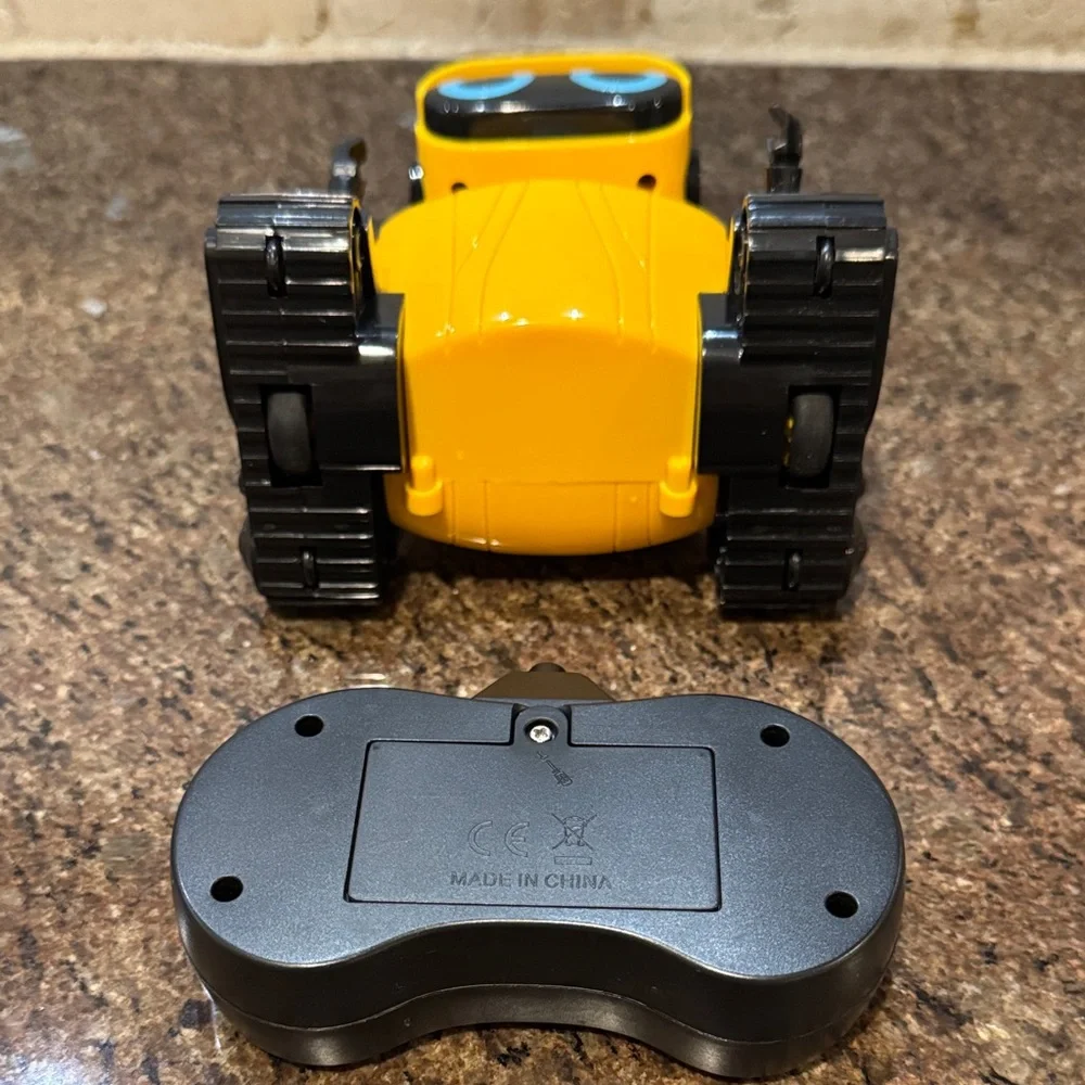 Remote Control Robot Toy With LED Eyes Flexible Head And Arms